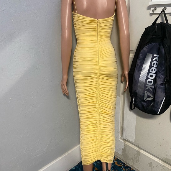 STUNNING OH POLLY LIGHT YELLOW RUCHED MIDI BODYCON DRESS SPAGHETTI STRAP, SIZE 0 - Picture 3 of 6